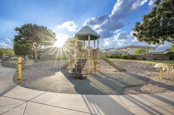 15402 Old Oak Ln, Surprise, AZ 85379