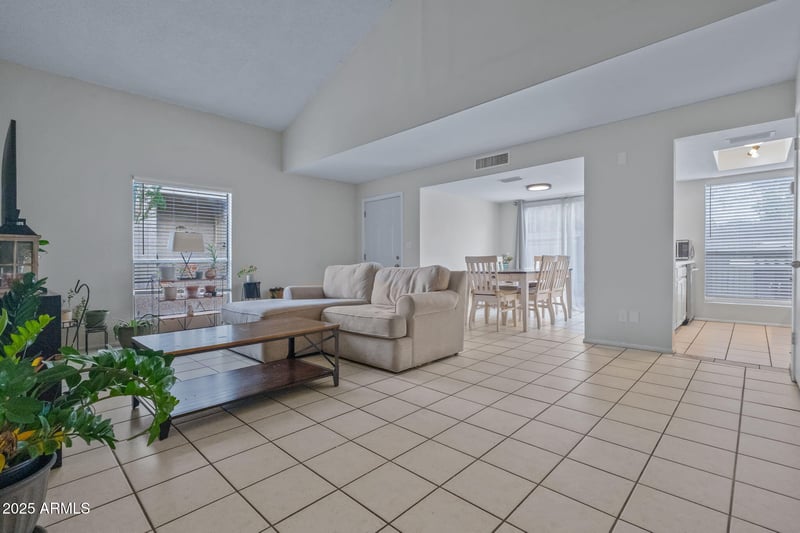 15407 2nd St, Phoenix, AZ 85022