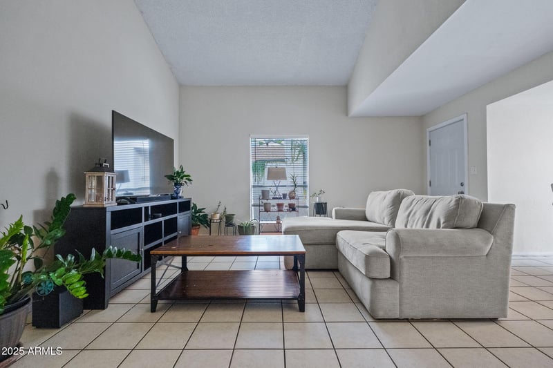 15407 2nd St, Phoenix, AZ 85022