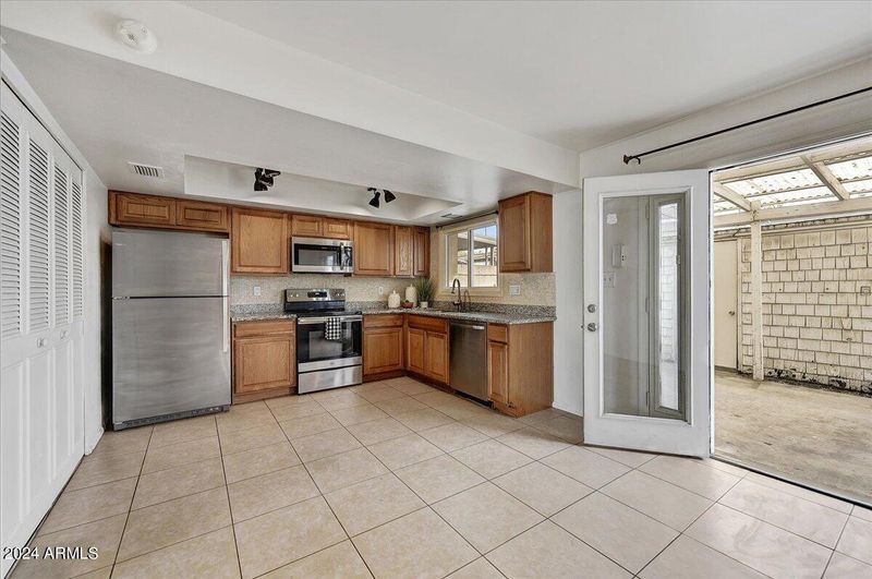 1541 W Hazelwood St, Phoenix, AZ 85015