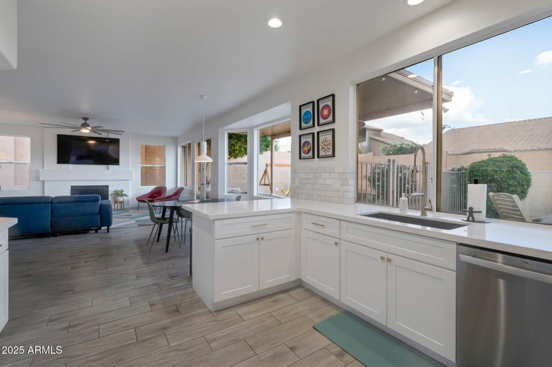 15421 16th Dr, Phoenix, AZ 85045
