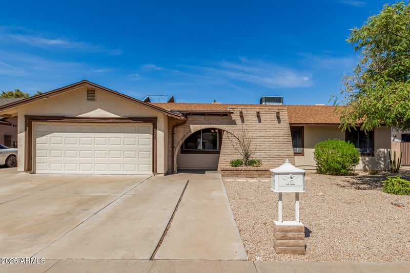 15424 55th Dr, Glendale, AZ 85306