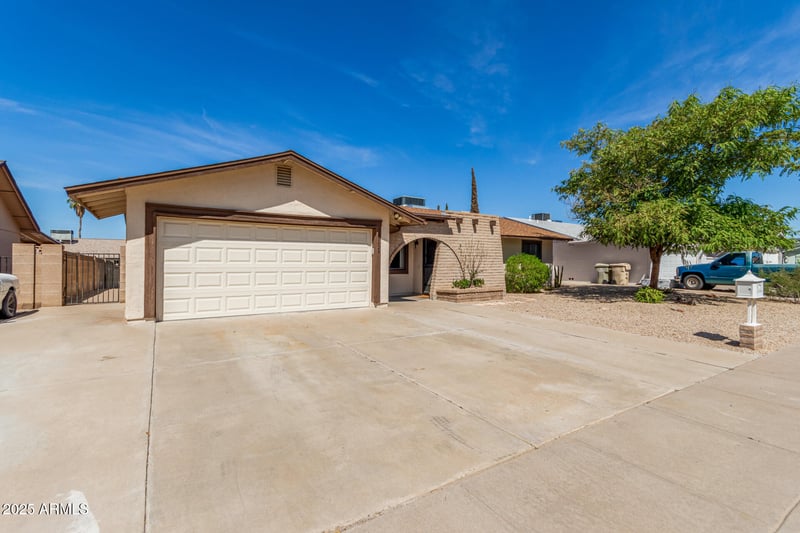 15424 55th Dr, Glendale, AZ 85306