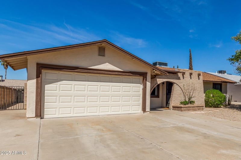 15424 55th Dr, Glendale, AZ 85306