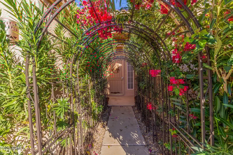 15427 6th Dr, Phoenix, AZ 85045