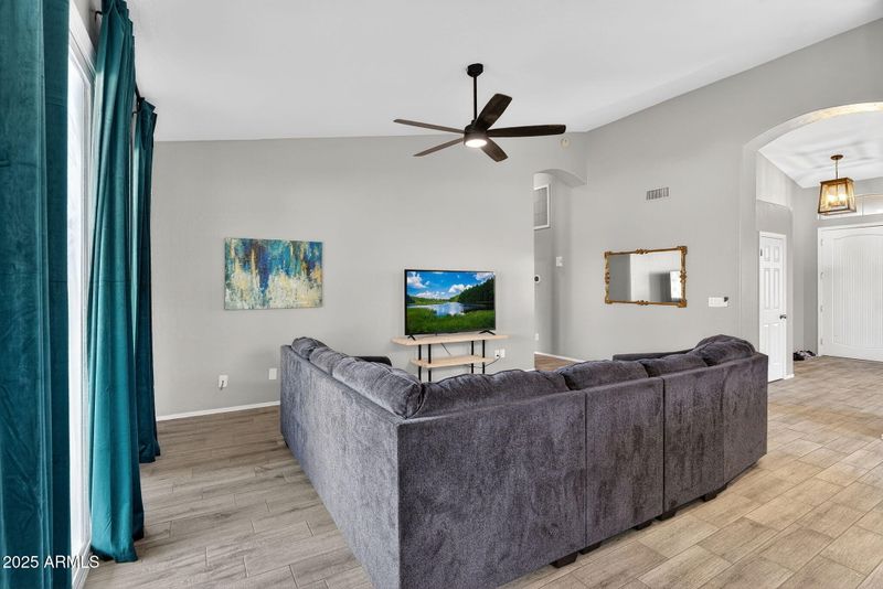 15427 S 16th Ave, Phoenix, AZ 85045