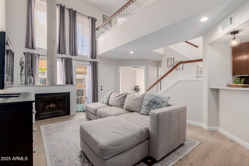 15434 1st Pl, Phoenix, AZ 85022