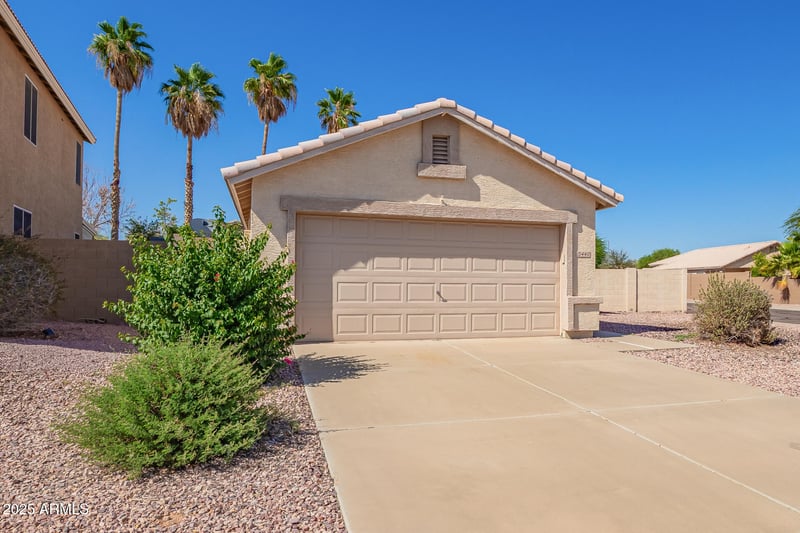 15440 Mauna Loa Ln, Surprise, AZ 85379