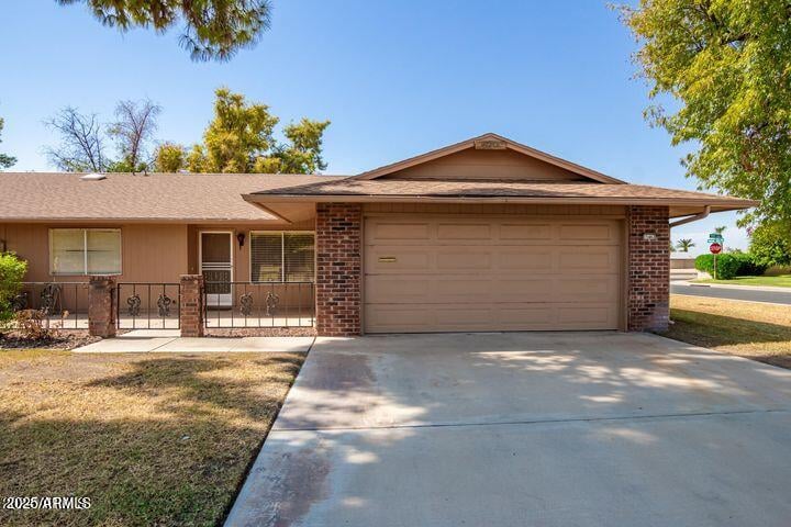 15462 Lakeforest Dr, Sun City, AZ 85351