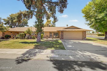 15462 Lakeforest Dr, Sun City, AZ 85351