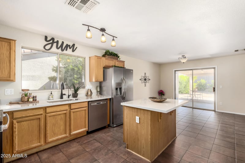 1547 Apollo Rd, Phoenix, AZ 85041