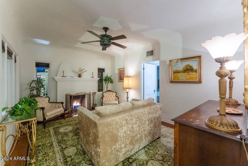1548 E Cheery Lynn Rd, Phoenix, AZ 85014