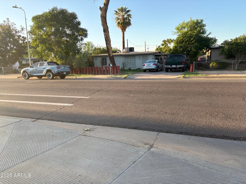 1548 Roeser Rd, Phoenix, AZ 85041