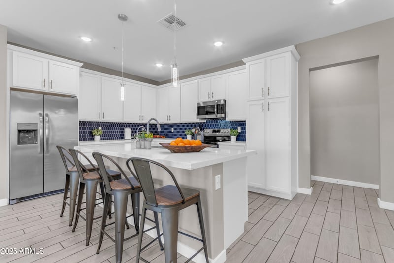 155 Lakeview Blvd #204, Chandler, AZ 85225