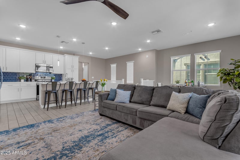 155 Lakeview Blvd #204, Chandler, AZ 85225