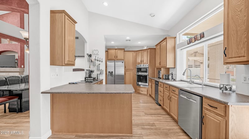 155 Palomino Dr, Tempe, AZ 85284