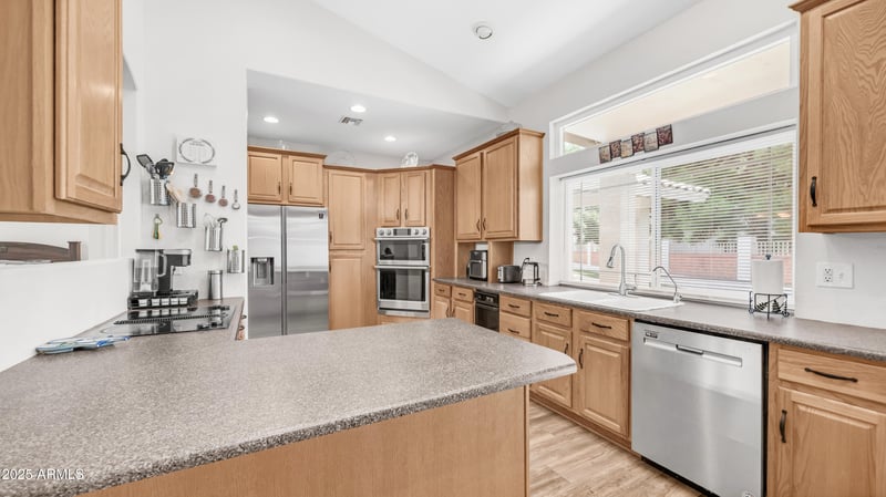 155 Palomino Dr, Tempe, AZ 85284