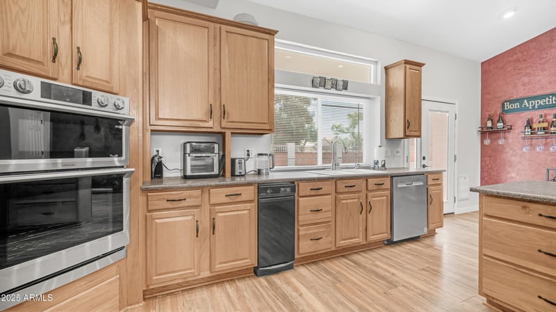 155 Palomino Dr, Tempe, AZ 85284
