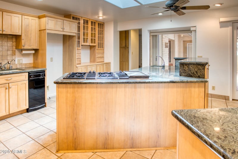 1550 Stapley Dr #6, Mesa, AZ 85203