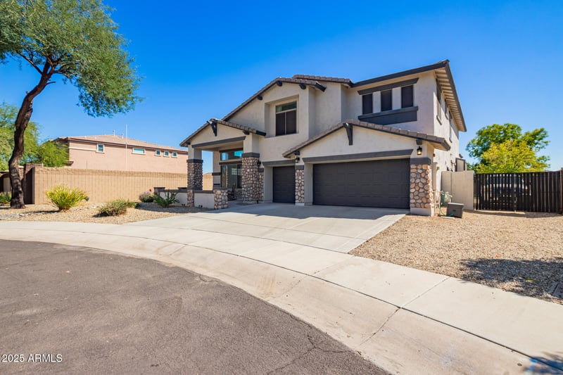 15527 Minnezona Ave, Goodyear, AZ 85395