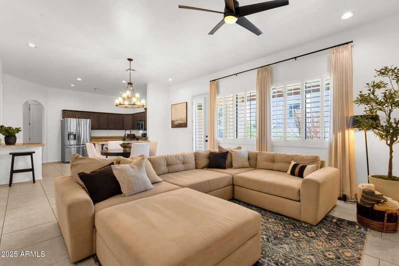 1554 E Kings Ct, Gilbert, AZ 85234