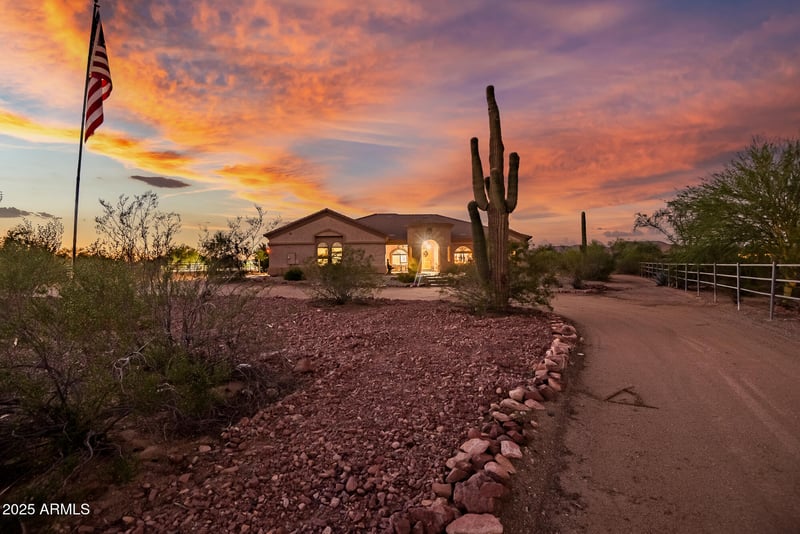 15576 Dale Ln, Surprise, AZ 85387