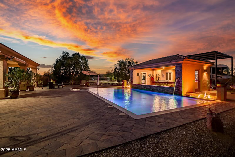 15576 Dale Ln, Surprise, AZ 85387