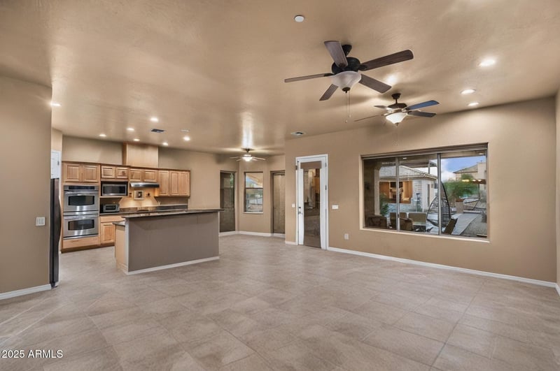 15576 Dale Ln, Surprise, AZ 85387