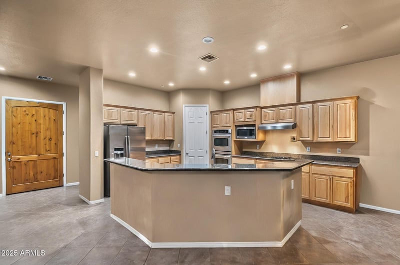 15576 Dale Ln, Surprise, AZ 85387