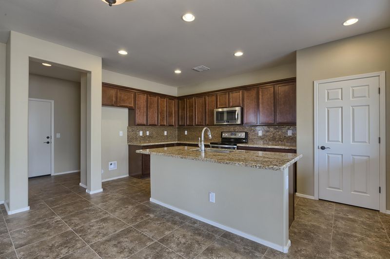 1558 E Cielo Azul Way, San Tan Valley, AZ 85140