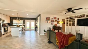 15604 59th Dr, Glendale, AZ 85306