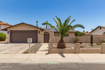 15607 57th Dr, Glendale, AZ 85306
