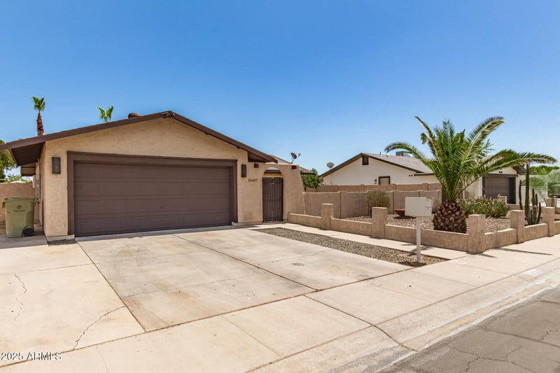 15607 57th Dr, Glendale, AZ 85306