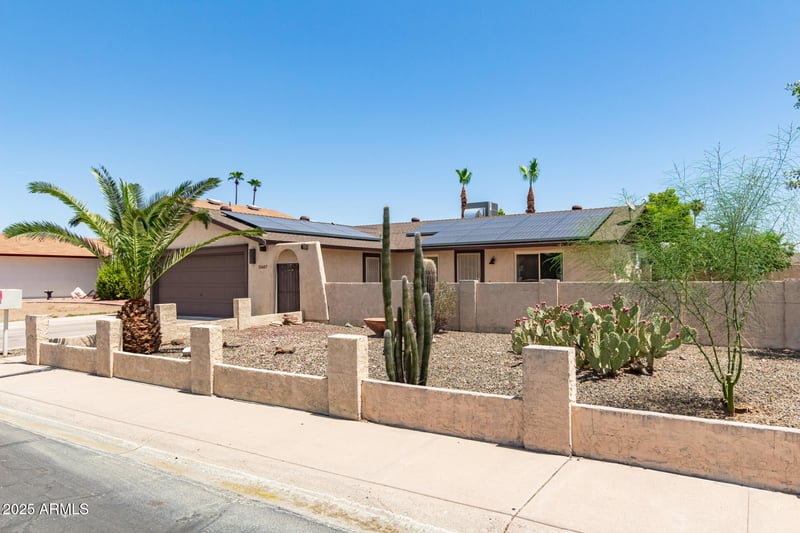 15607 57th Dr, Glendale, AZ 85306