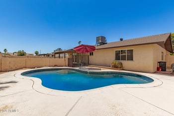 15607 57th Dr, Glendale, AZ 85306