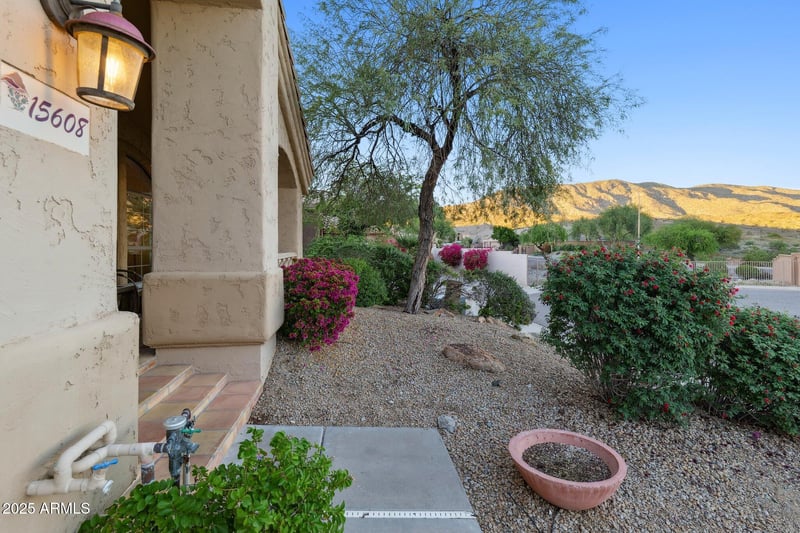 15608 7th St, Phoenix, AZ 85048
