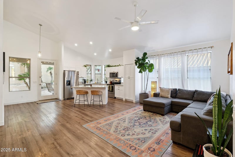 15608 7th St, Phoenix, AZ 85048