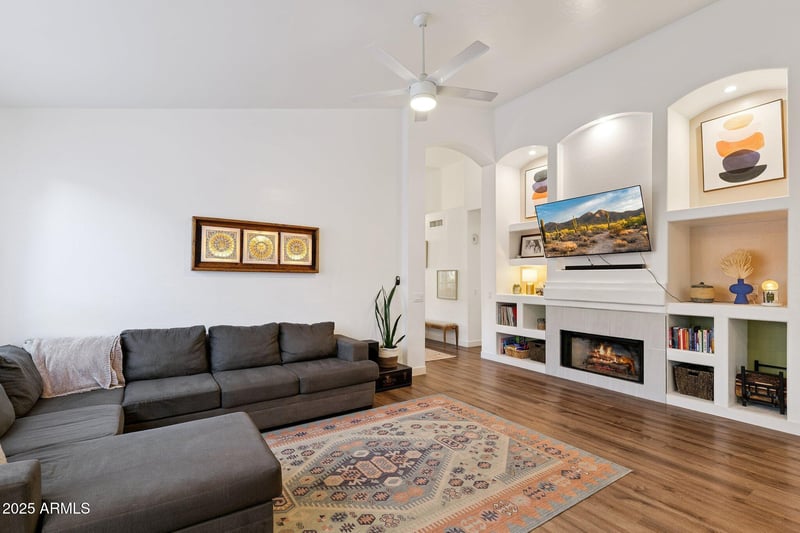 15608 7th St, Phoenix, AZ 85048