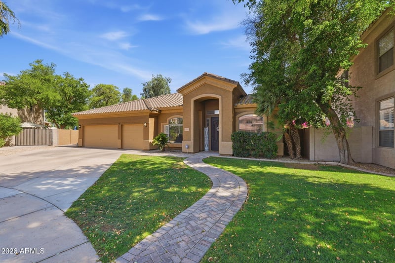 1561 E Saratoga Ct, Gilbert, AZ 85296