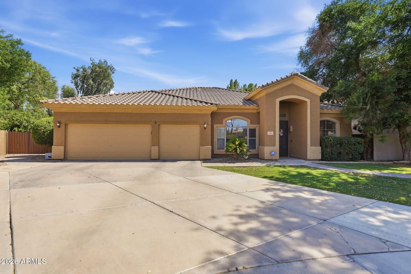 1561 E Saratoga Ct, Gilbert, AZ 85296