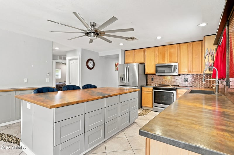 15618 W Port Au Prince Ln, Surprise, AZ 85379