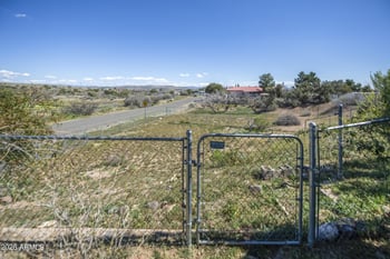 15633 Red Rock Ln, Mayer, AZ 86333