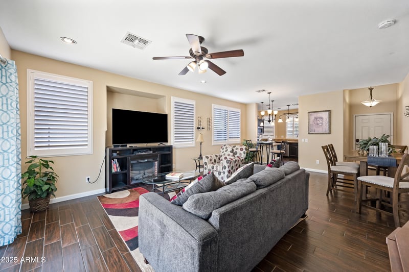 15646 20th Ave, Phoenix, AZ 85023