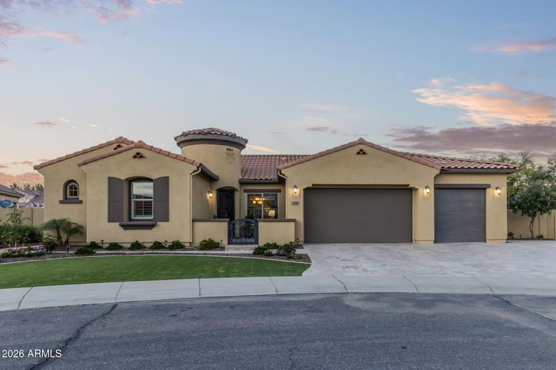 1566 E Aquarius Pl, Chandler, AZ 85249