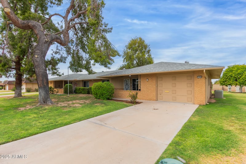 15662 Lakeforest Dr, Sun City, AZ 85351