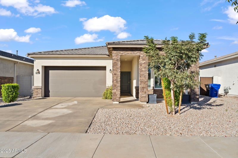15662 Smoketree Dr, Surprise, AZ 85387