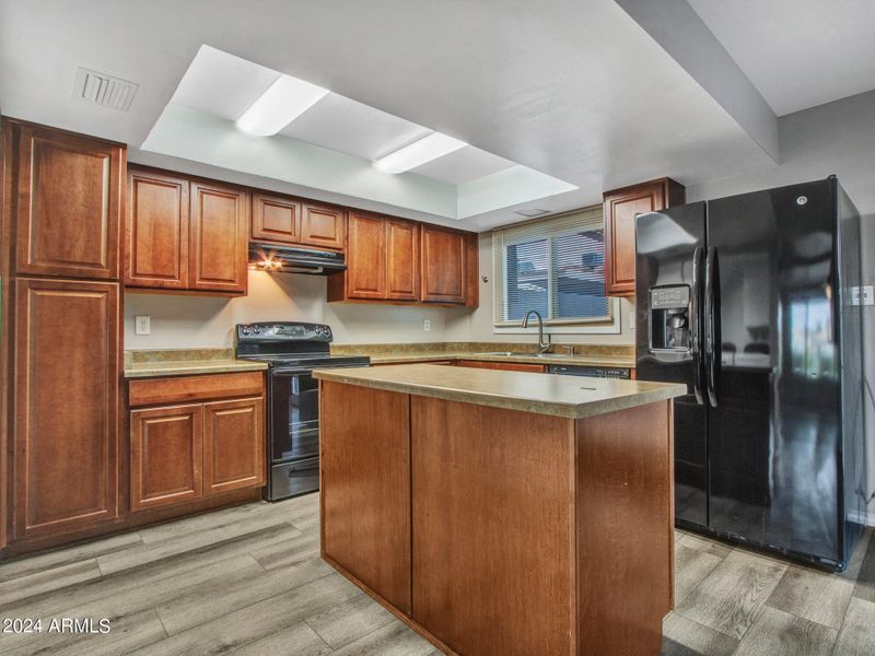 1567 W Hazelwood St, Phoenix, AZ 85015