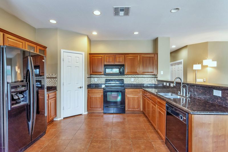 1568 E Cassia Ct, Gilbert, AZ 85298
