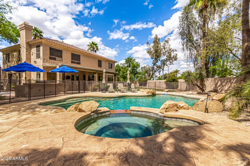 1571 Saratoga Ct, Gilbert, AZ 85296