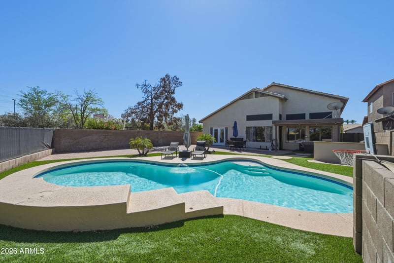 1572 Black Diamond Dr, Gilbert, AZ 85296